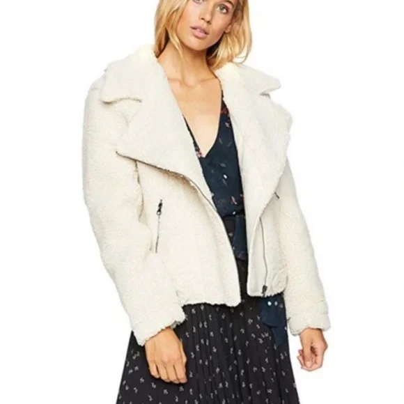 ASTR the Label Brooklyn Faux Fur Moto Jacket in Ivory Size Small Pre-Loved - Picture 9 of 13